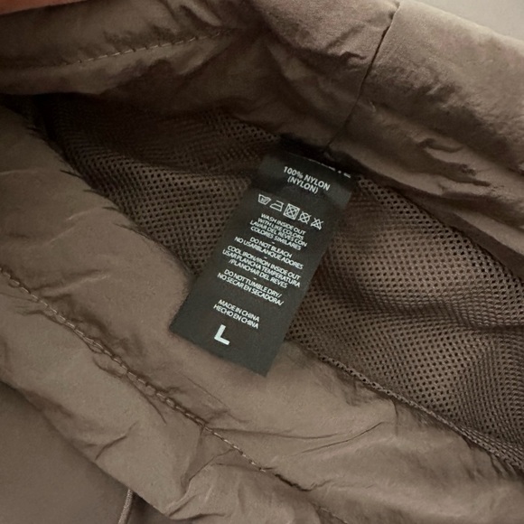 Alphalete Windbreaker - Picture 3 of 3